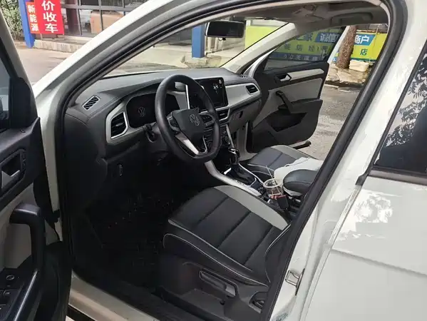 Volkswagen T-Roc 2023