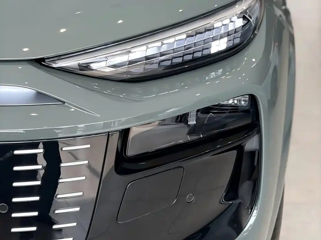 Audi Q6L E-Tron 2025 — фото 10
