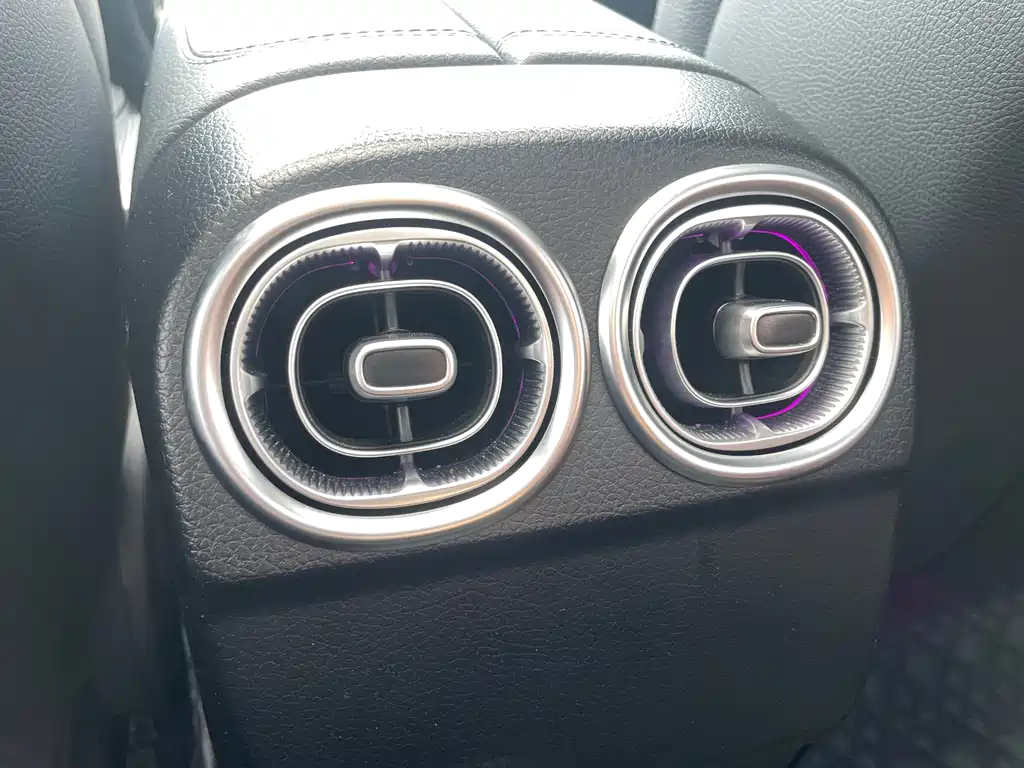 Mercedes-Benz C-Class 2023 — фото 18