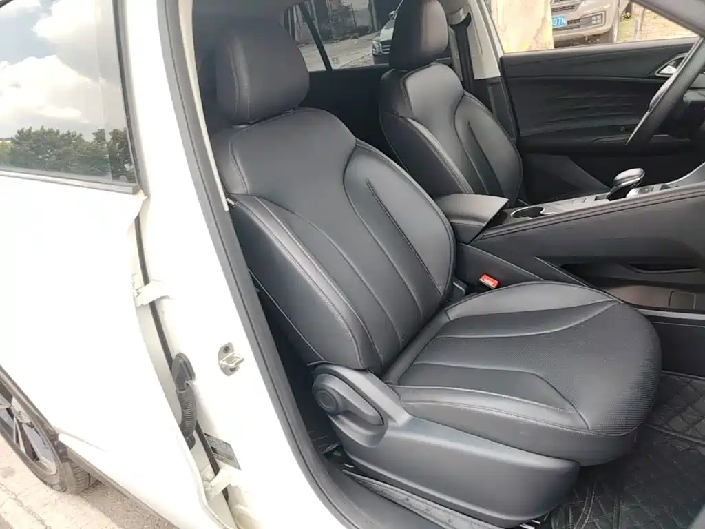 Roewe D5X DMH 2025 — фото 25