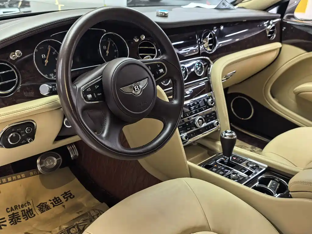 Bentley Mulsanne 2015 — фото 15
