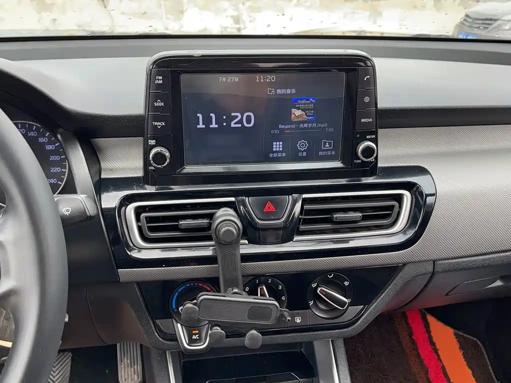 Kia Forte 2018 — фото 14