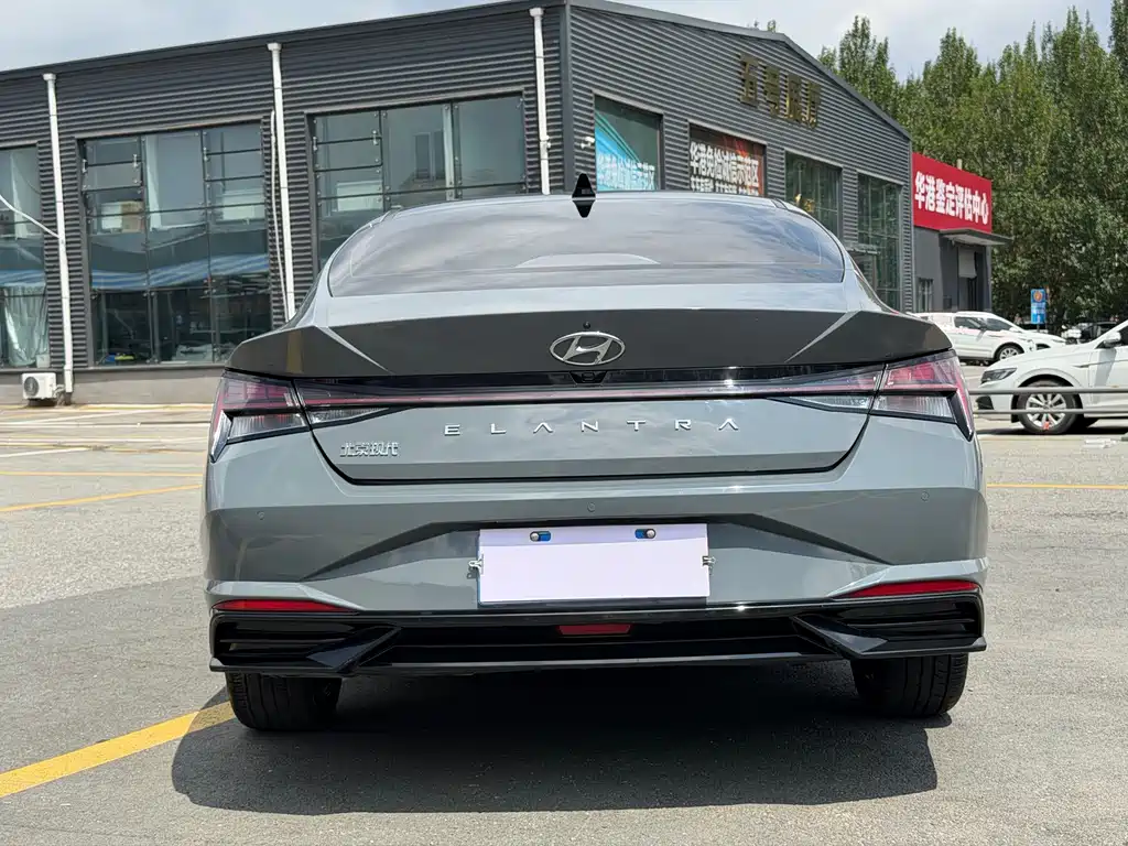 Hyundai Elantra 2022 — фото 24
