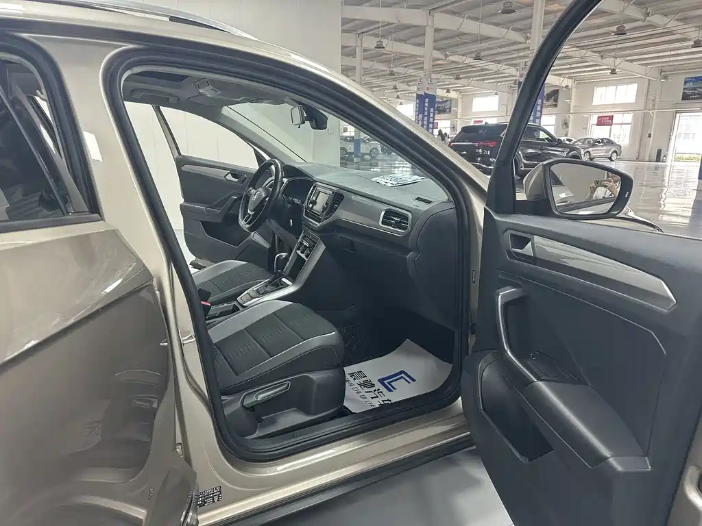 Volkswagen T-Roc 2020 — фото 13