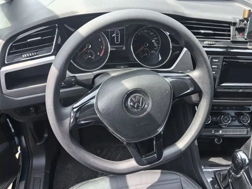 Volkswagen Touran 2016 — фото 14