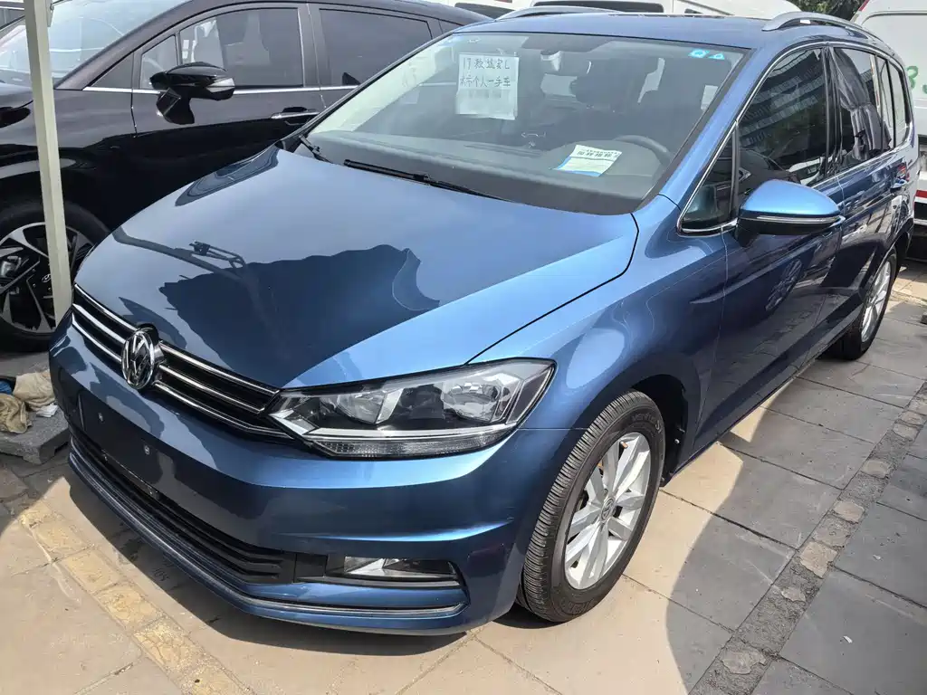 Volkswagen Touran 2016 — фото 1