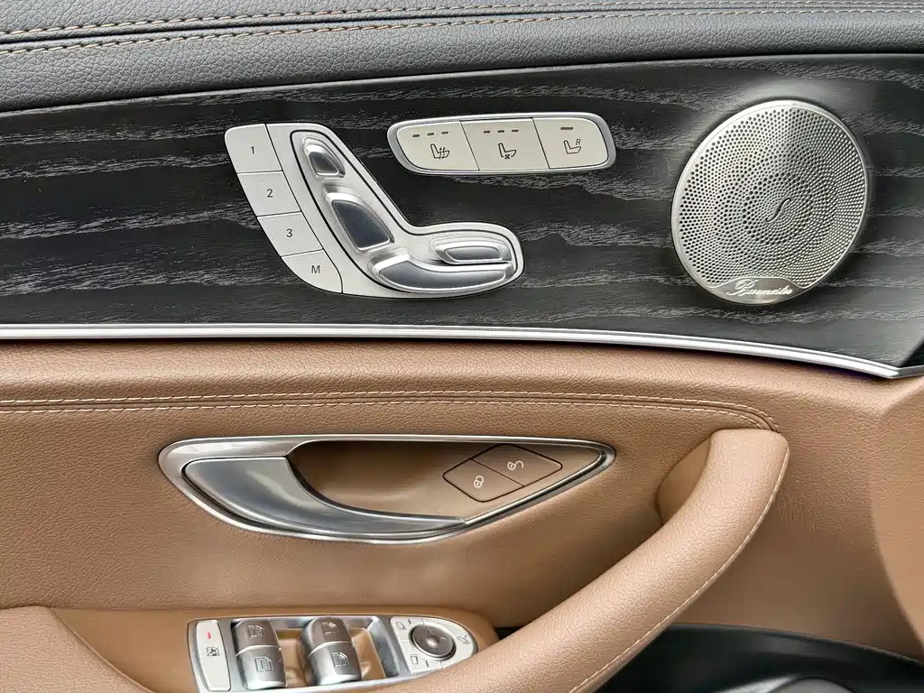Mercedes-Benz E-Class 2024 — фото 17