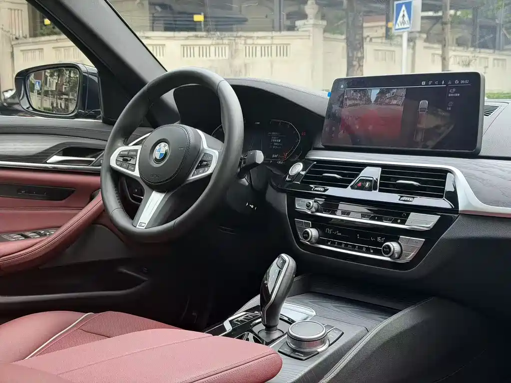 BMW 5 Series 2021 — фото 11