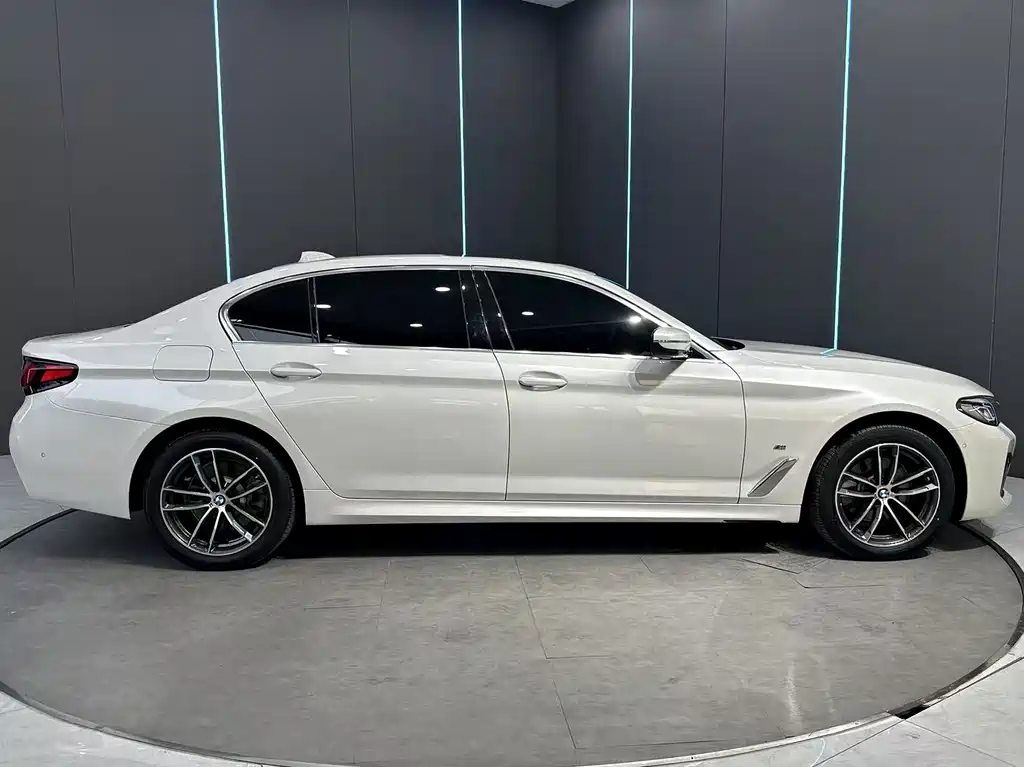 BMW 5 Series 2023