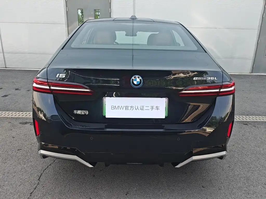 BMW i5 2025 — фото 9