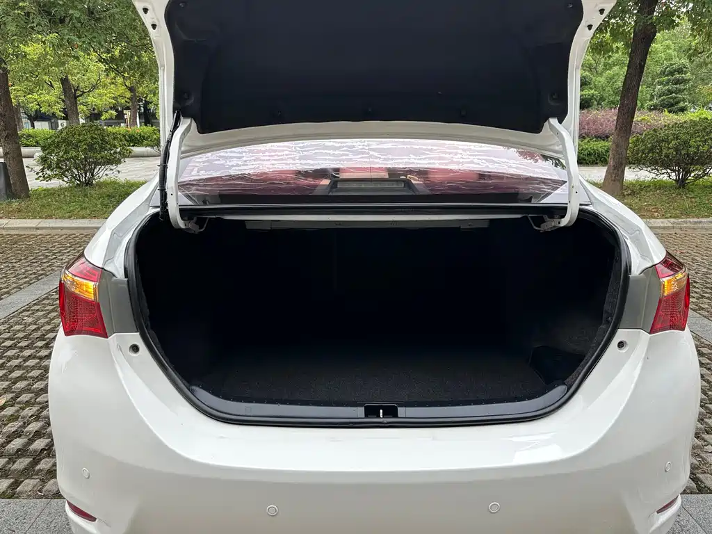 Toyota Corolla 2018 — фото 12