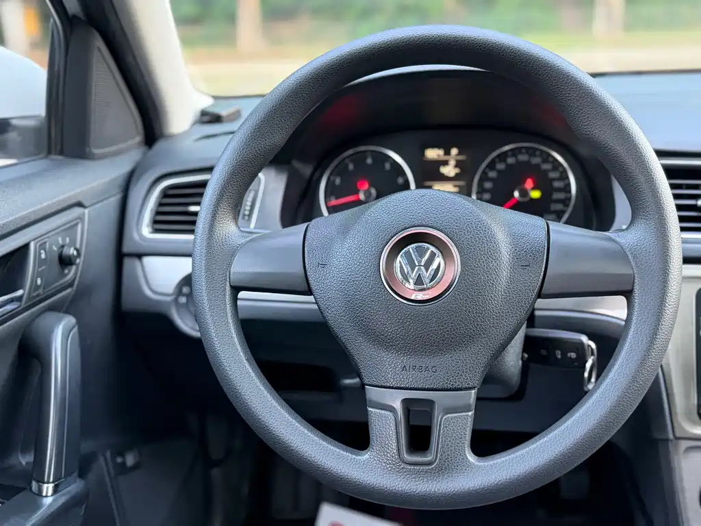 Volkswagen Lavida 2015 — фото 14