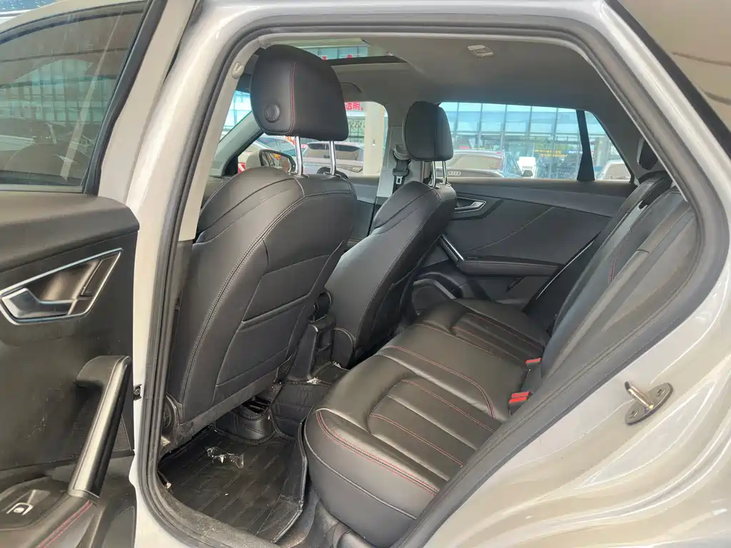 Audi Q2L 2023