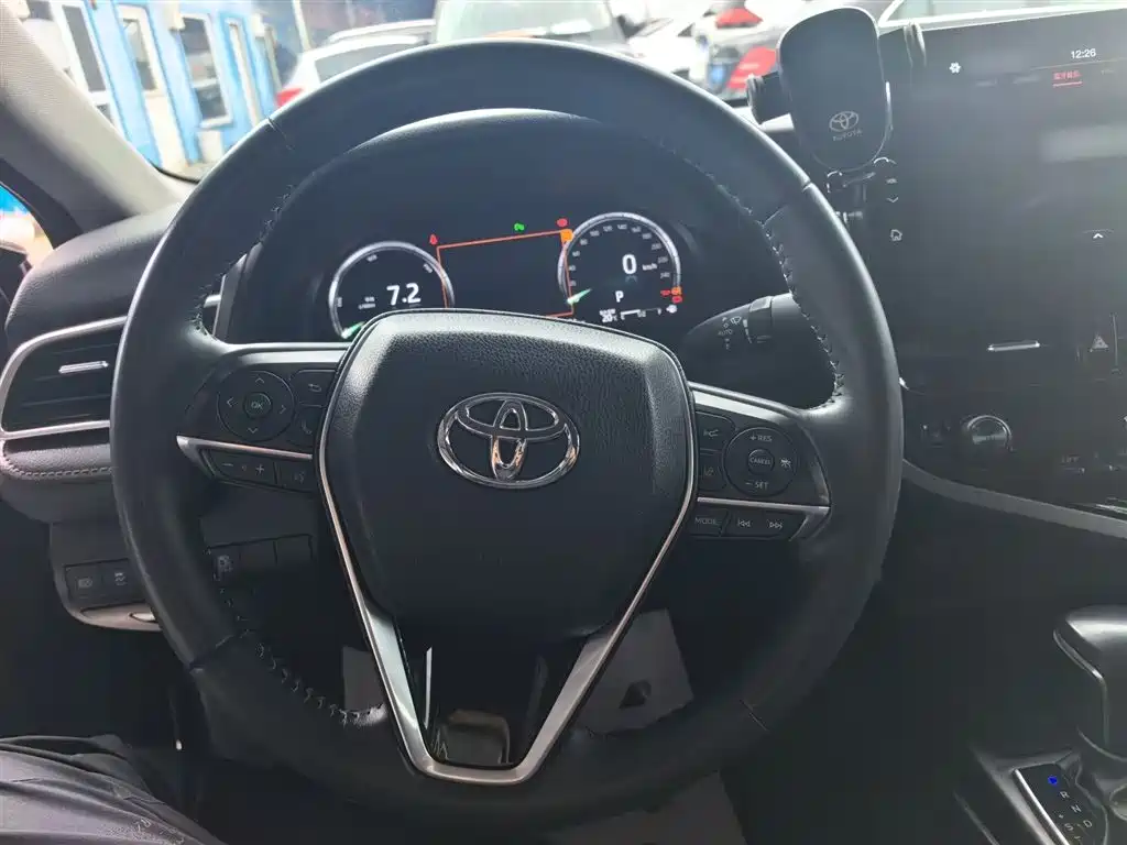Toyota Camry 2023 — фото 3