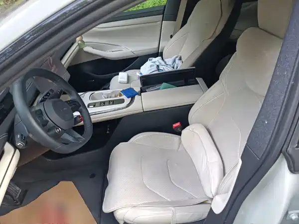 Xiaomi SU7 2025