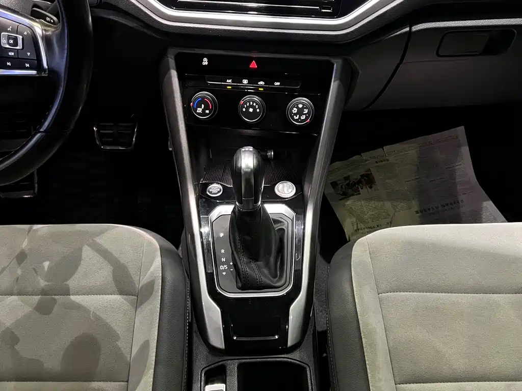 Volkswagen T-Roc 2020 — фото 12
