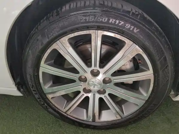 Peugeot 408 2016