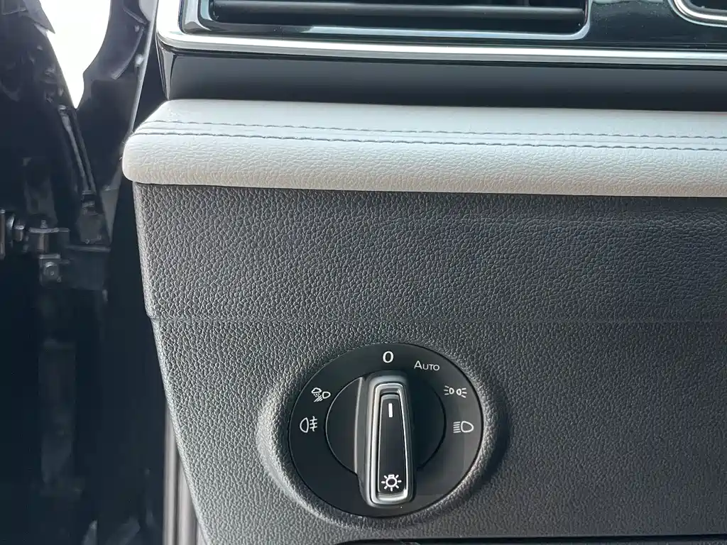 Volkswagen Tiguan L 2023 — фото 10