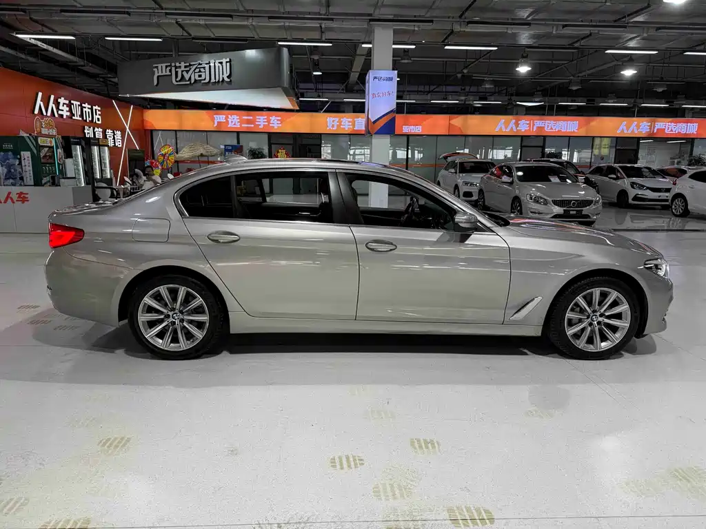 BMW 5 Series 2017 — фото 21