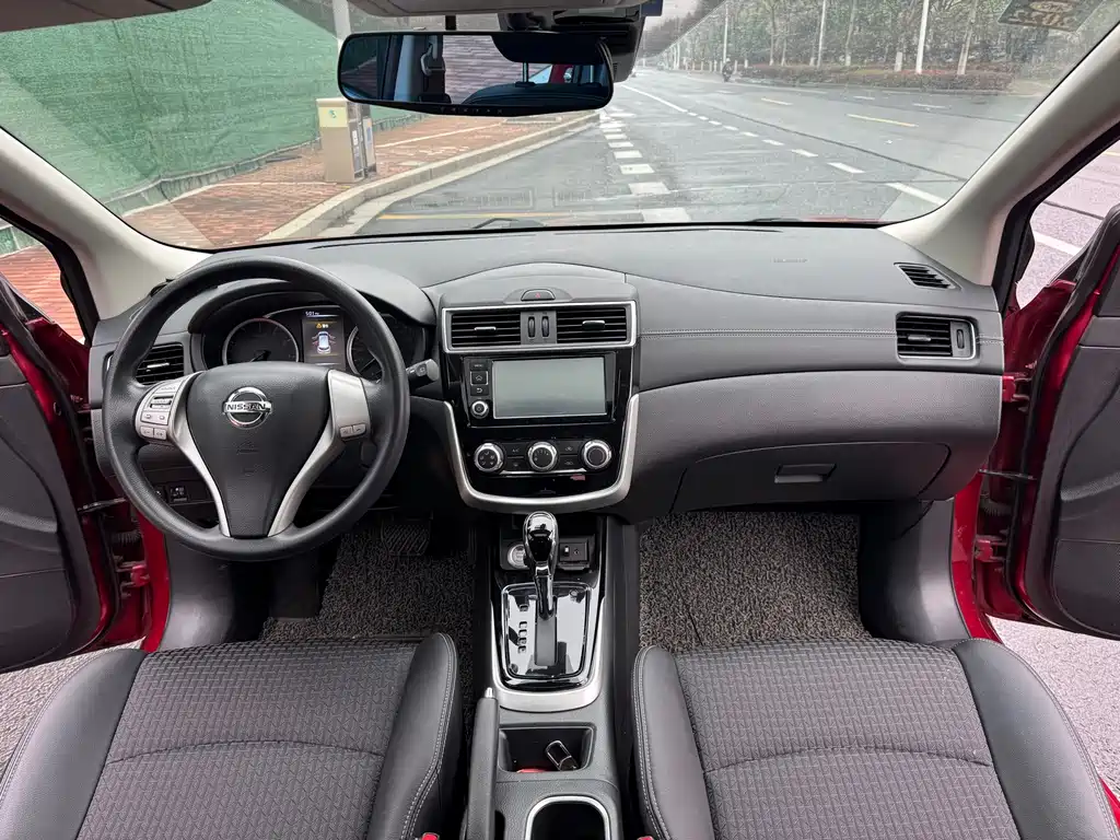 Nissan Tiida 2018 — фото 12
