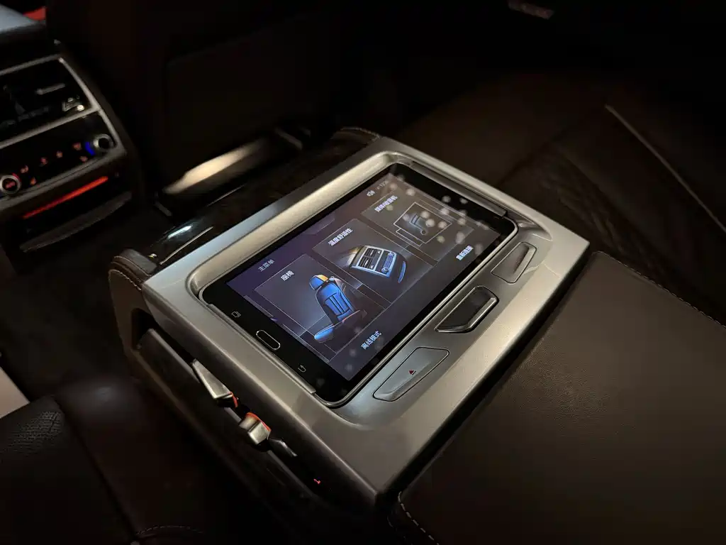 BMW 7 Series 2018 — фото 30