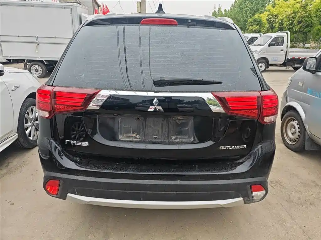 Mitsubishi Outlander 2018 — фото 4