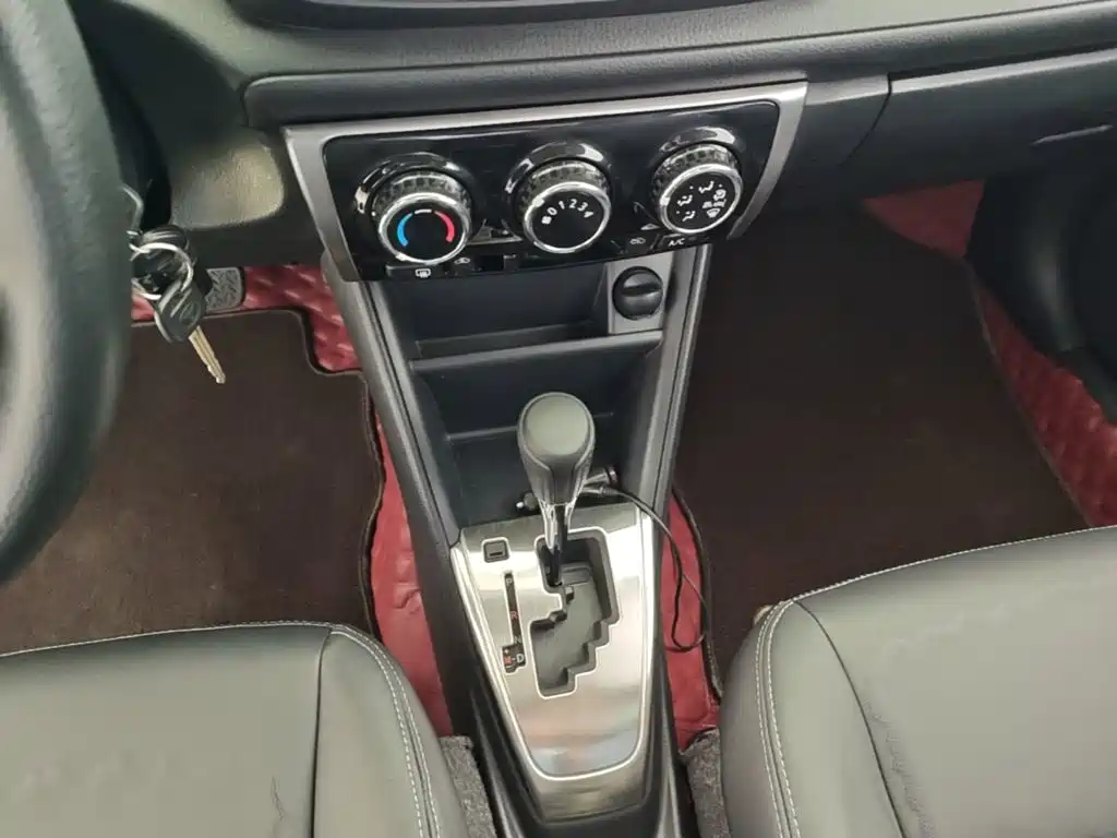 Toyota Yaris L 2017 — фото 14