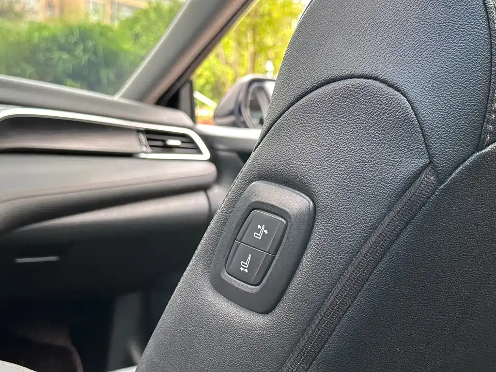 Toyota Camry 2022 — фото 16