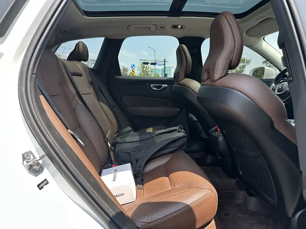 Volvo XC60 2019 — фото 13