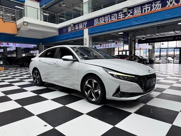Hyundai Elantra 2022