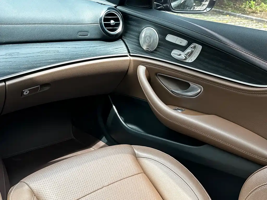 Mercedes-Benz E-Class 2023 — фото 9