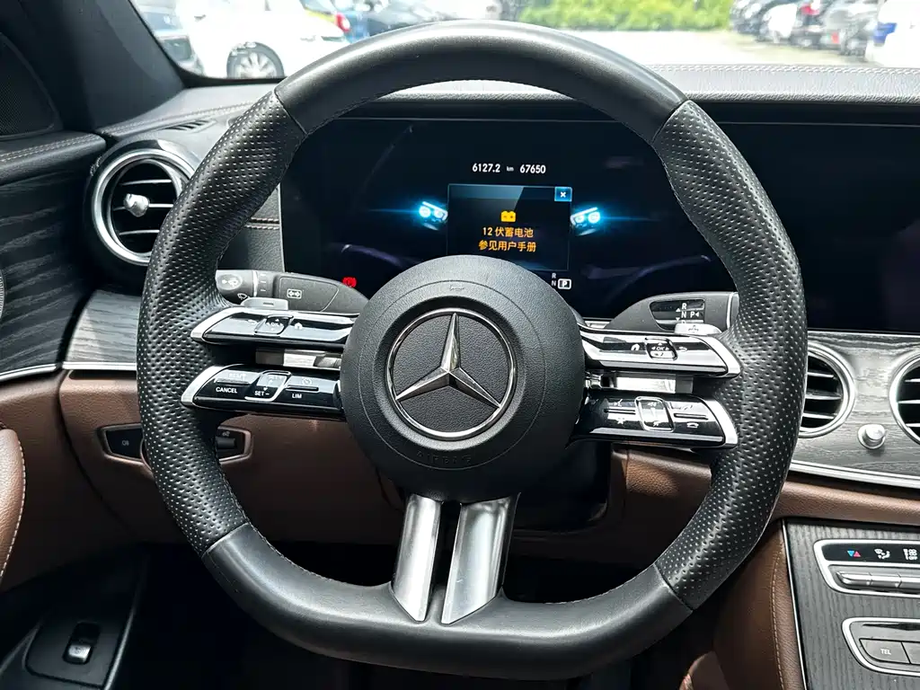 Mercedes-Benz E-Class 2023 — фото 6