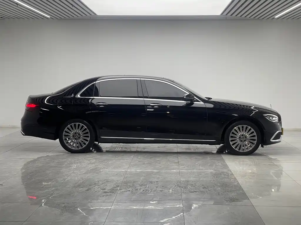 Mercedes-Benz E-Class 2023 — фото 8