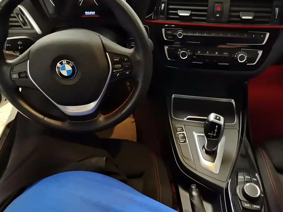BMW 1 Series 2019 — фото 12