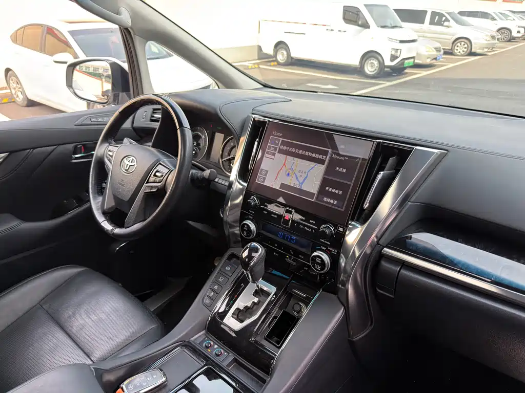 Toyota Vellfire 2023 — фото 13