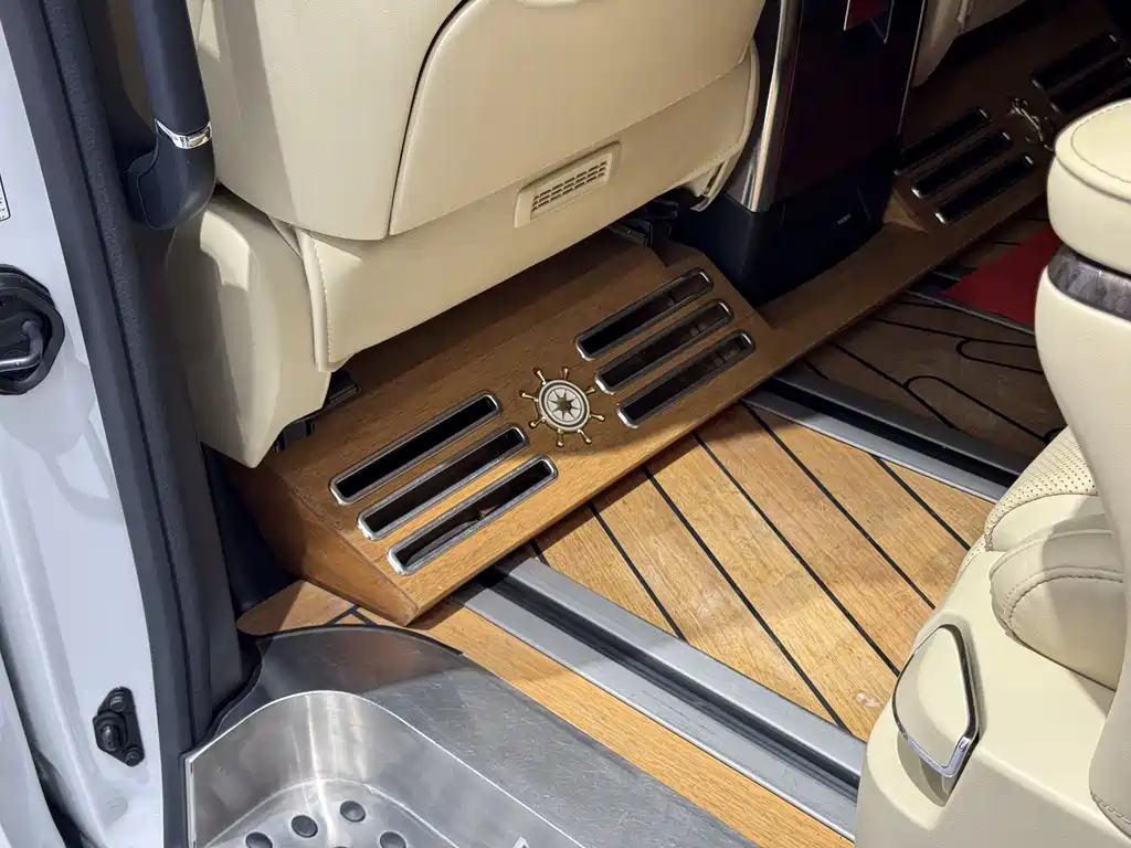 Toyota Alphard 2020 — фото 18