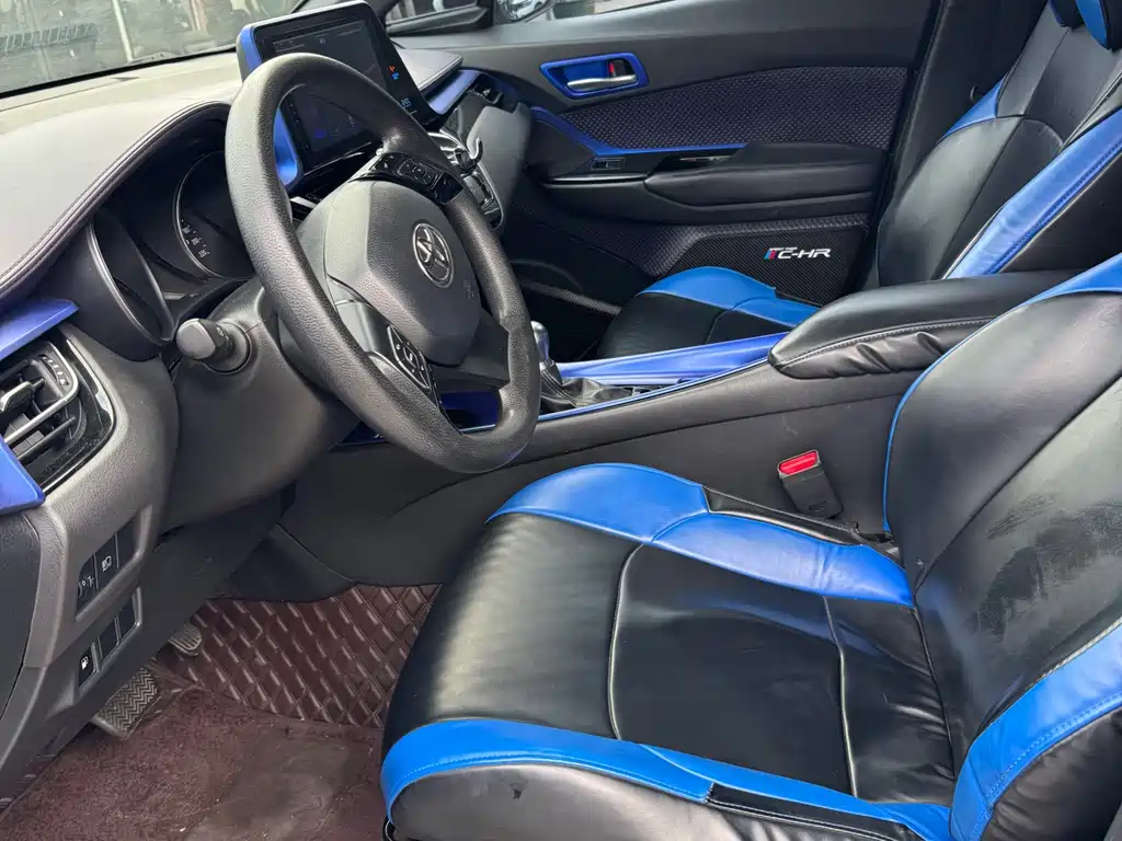 Toyota C-HR 2019 — фото 8