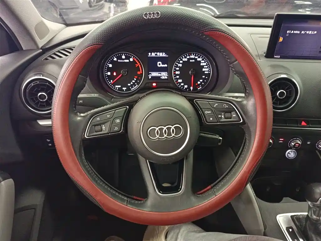 Audi A3 2019 — фото 11