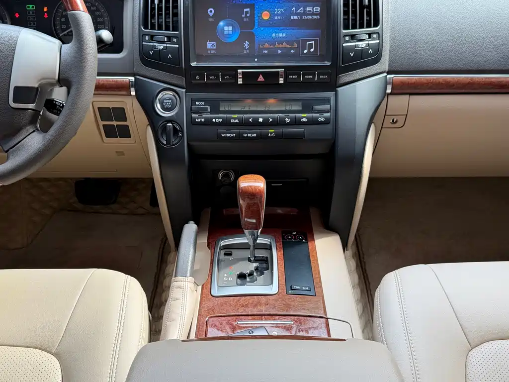 Toyota Land Cruiser 2015 — фото 19
