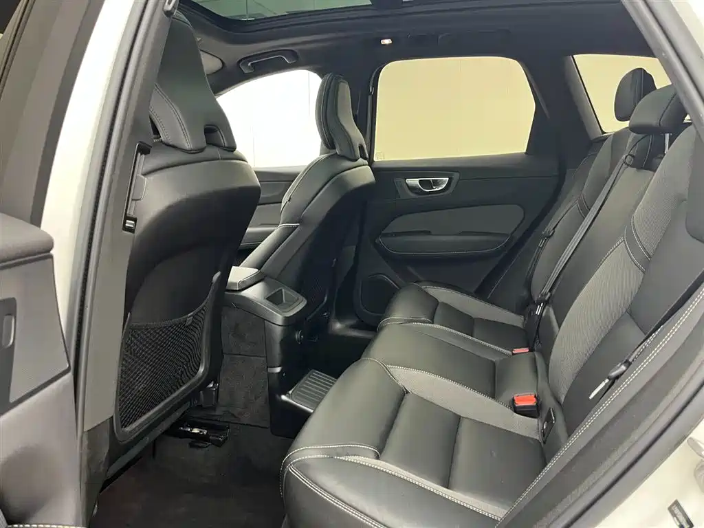 Volvo XC60 PHEV 2023 — фото 6