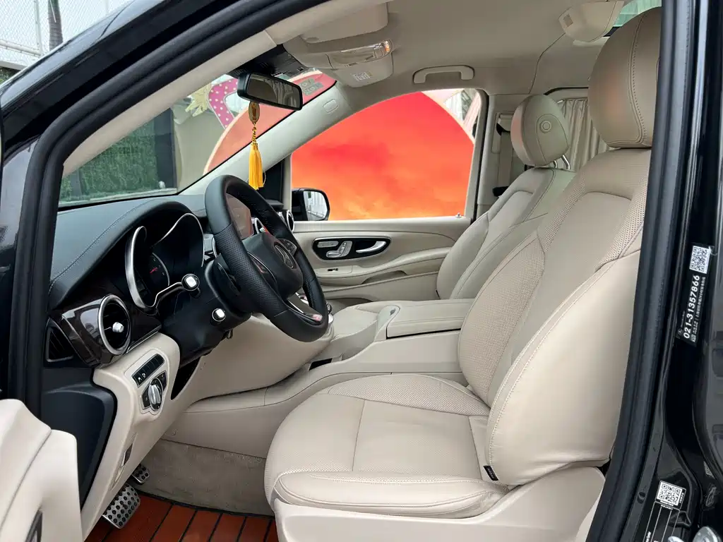 Mercedes-Benz V-Class 2017 — фото 10
