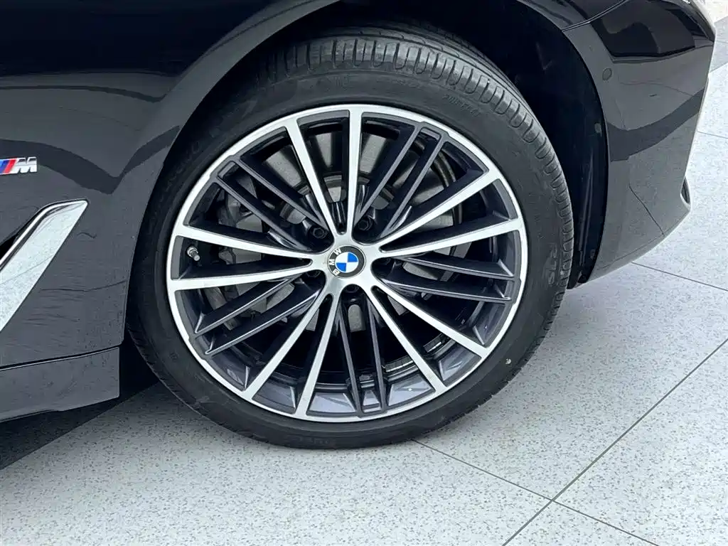 BMW 5 Series 2023 — фото 9
