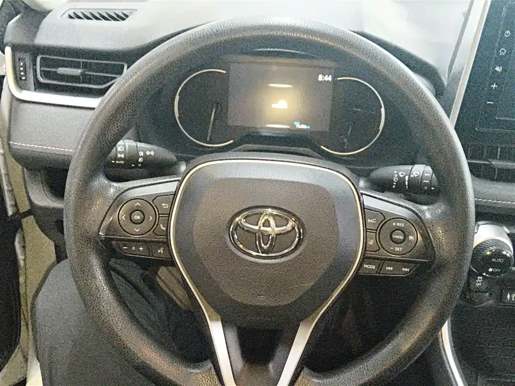 Toyota RAV4 2021 — фото 11