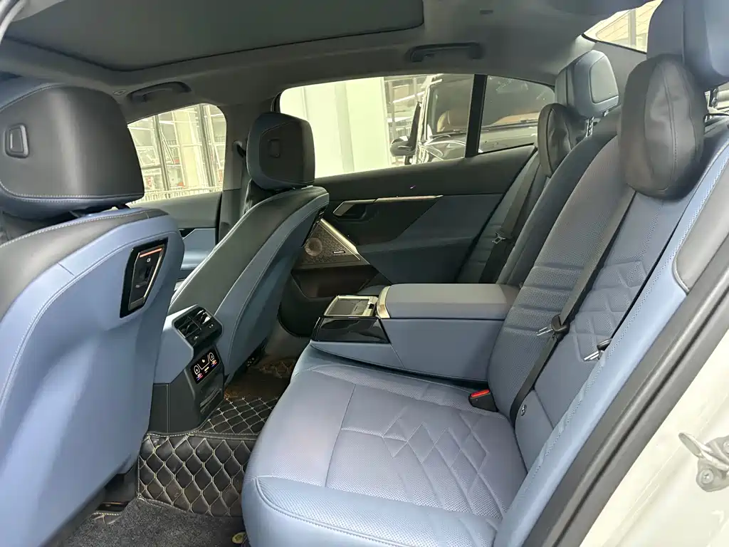 BMW 5 Series 2024