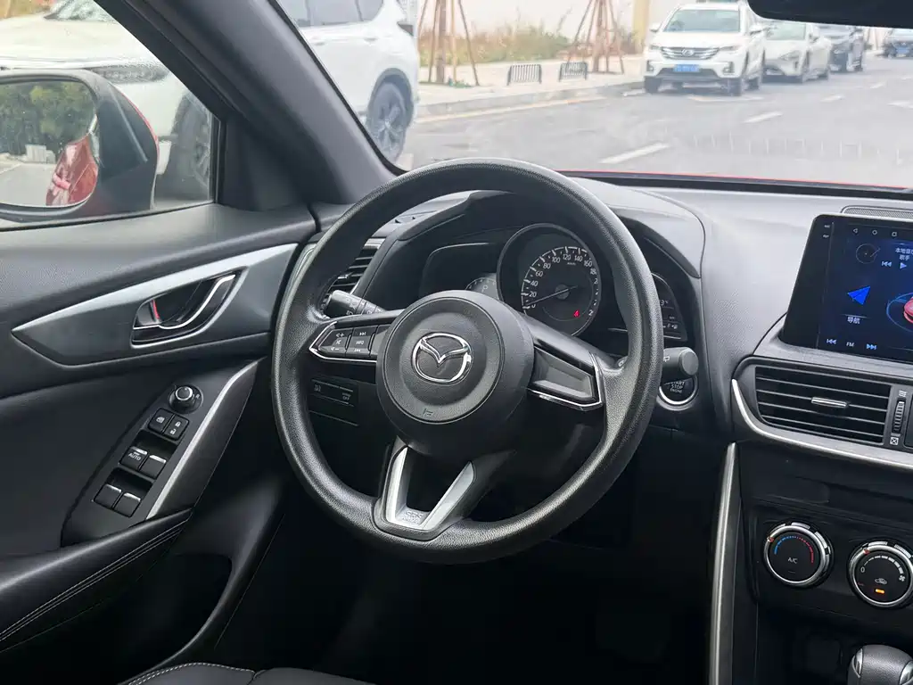 Mazda CX-4 2018 — фото 17