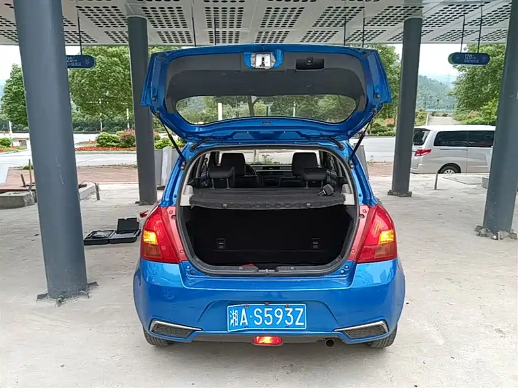 Suzuki Swift 2015 — фото 19