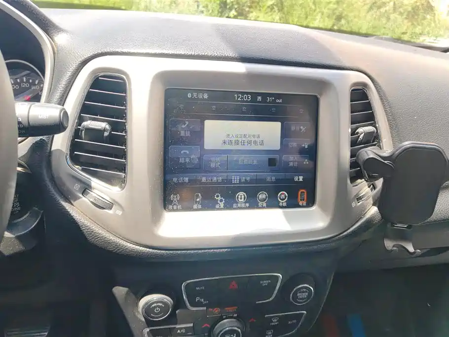 Jeep Compass 2018 — фото 13
