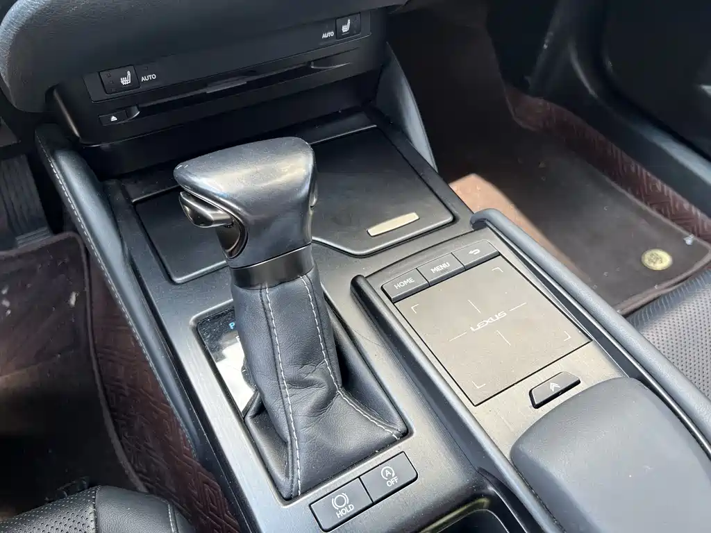Lexus ES 2020 — фото 12