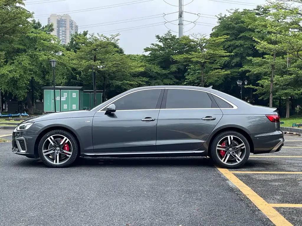 Audi A4L 2021