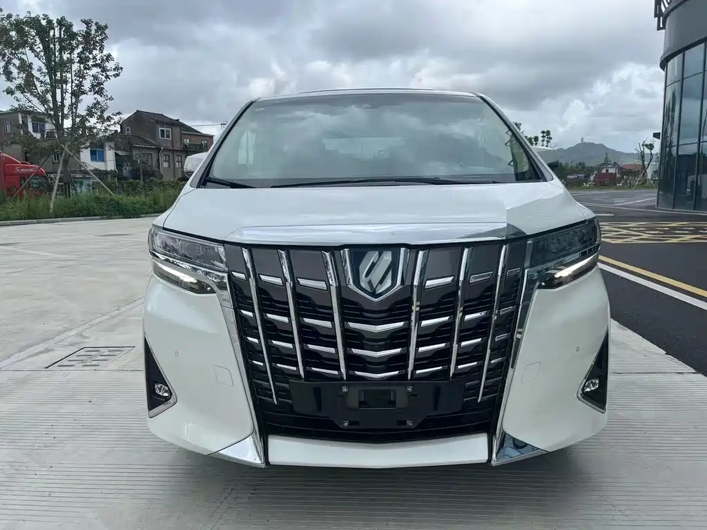 Toyota Alphard 2023 — фото 2